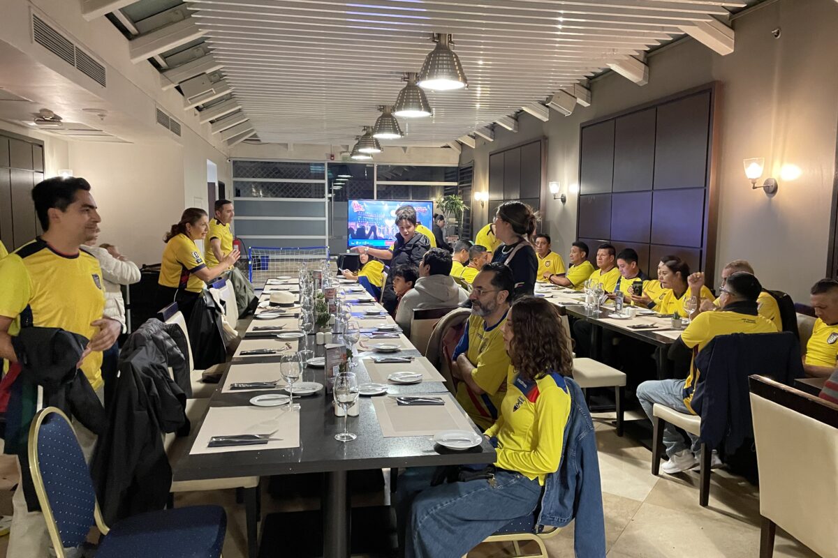 La comunidad ecuatoriana vive el Mundial en Chile conectando la gastronomía y cultura