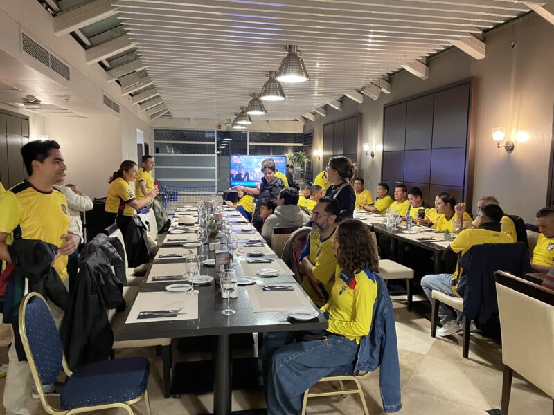 La comunidad ecuatoriana vive el Mundial en Chile conectando la gastronomía y cultura