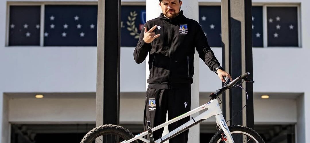 “Ver a Colo Colo en cualquier rama me produce más que un partido de la Premier”: Matías Alegría, el ciclista colocolino que destaca a nivel mundial