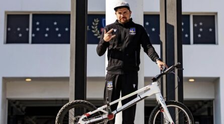 “Ver a Colo Colo en cualquier rama me produce más que un partido de la Premier”: Matías Alegría, el ciclista colocolino que destaca a nivel mundial