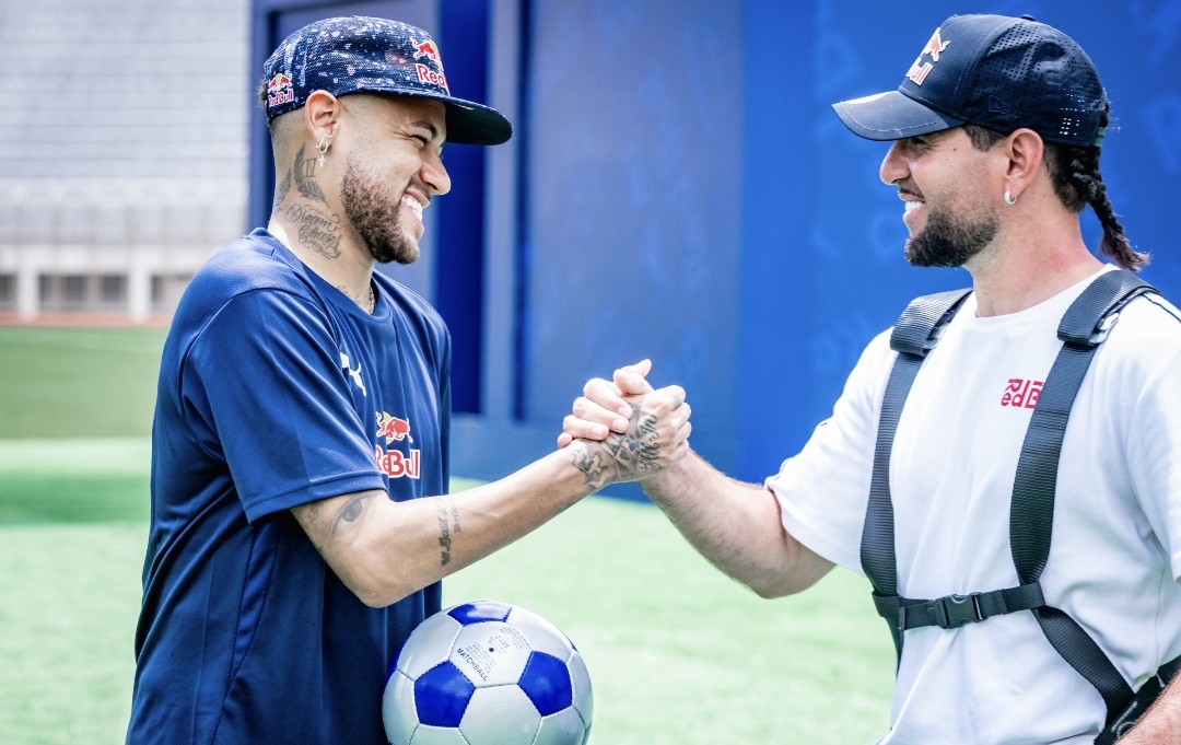 ¡Pánico a 15 metros de altura! El extremo reto de Red Bull que puso a prueba el control de Neymar JR