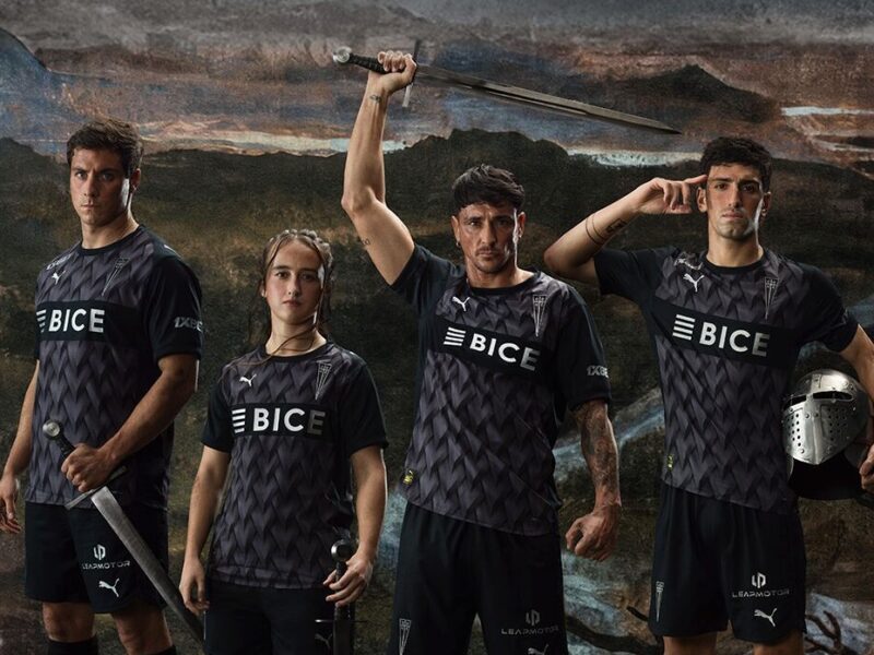 Universidad Católica presentó su nueva camiseta: Una armadura para el hincha cruzado