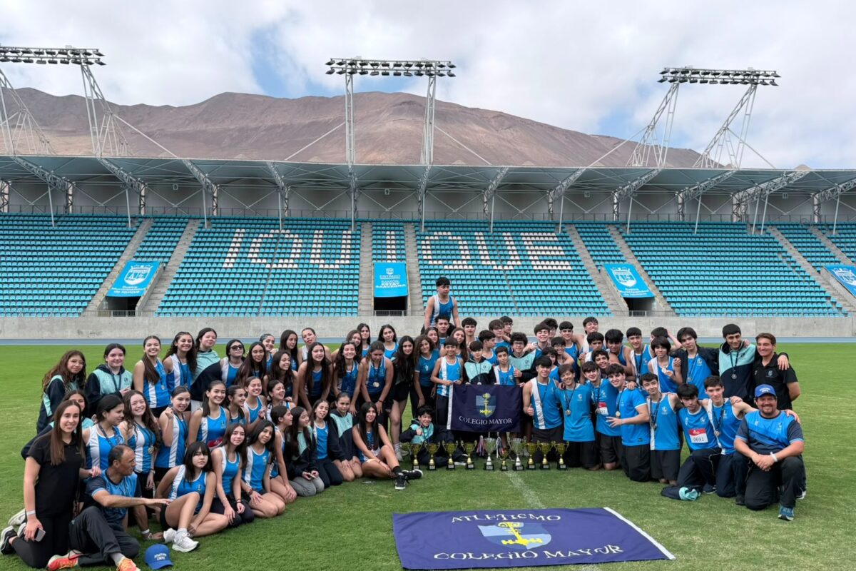 “Muchachos, felicidades por este logro”: Piloto felicitó en pleno vuelo a escolares campeones de atletismo
