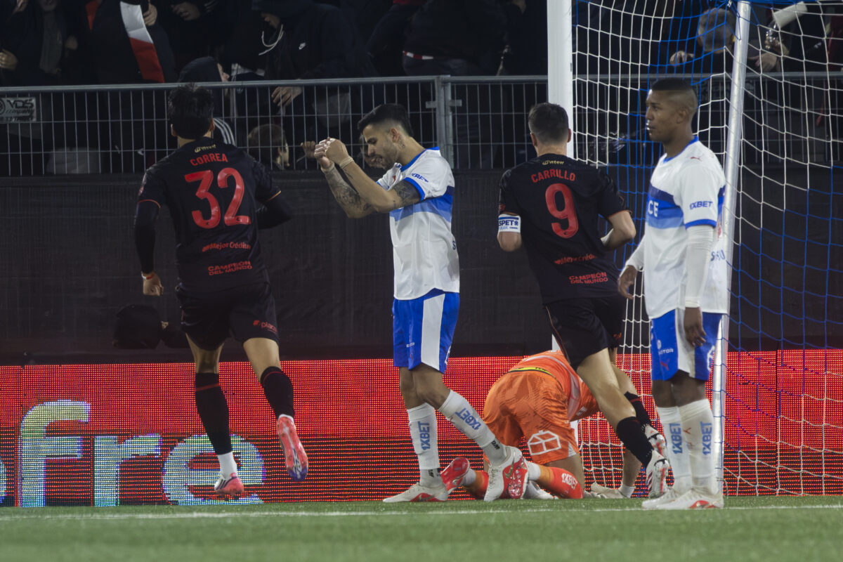 Universidad Católica cayó goleada ante Estudiantes de La Plata y se despidió de la Copa Libertadores