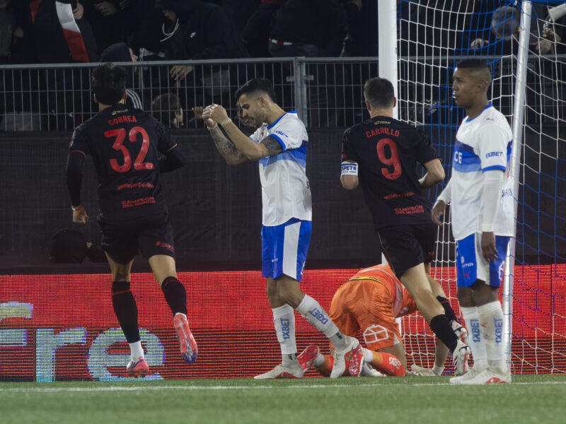 Universidad Católica cayó goleada ante Estudiantes de La Plata y se despidió de la Copa Libertadores