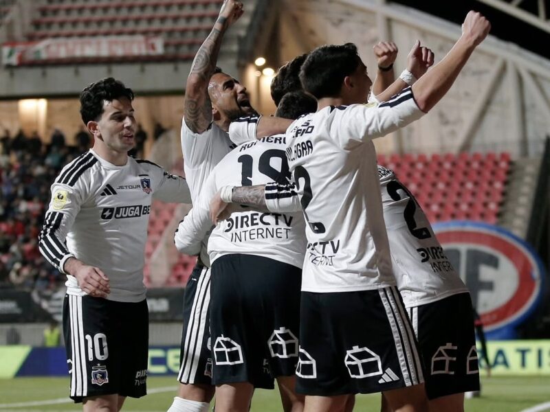 Lo remontó el Cacique: Colo Colo venció a La Calera y mantiene con su racha ganadora en el Campeonato Nacional
