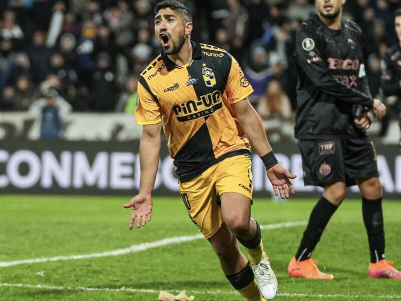 Coquimbo Unido rescató un valioso empate en la agonía ante Platense en Argentina por la Copa Libertadores