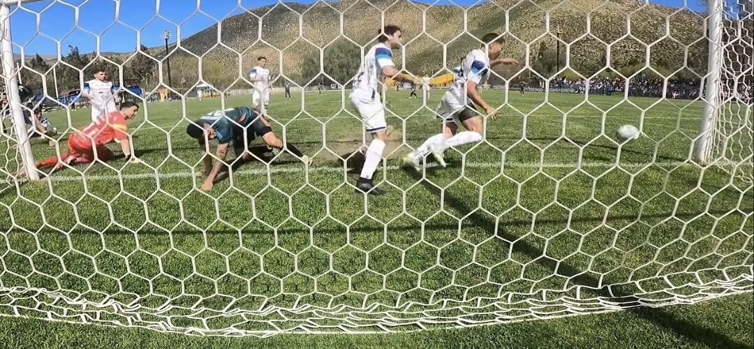 VIDEO | El increíble “gol fantasma” que armó la polémica en el fútbol chileno