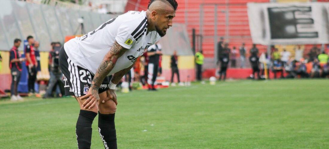 Jugará con Messi, Riquelme y otras leyendas: Arturo Vidal fue invitado a una épica despedida en Argentina