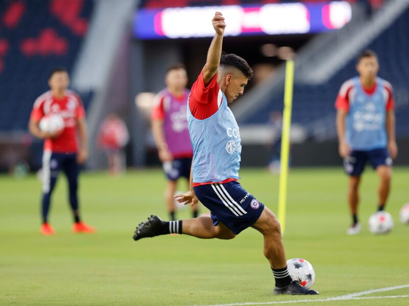 ¿Se enojó? Jugador de la selección chilena habría dejado la concentración por su molestia con Nicolás Córdova