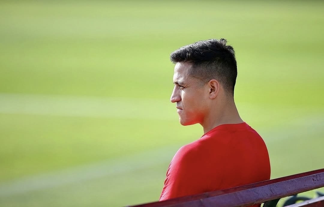 “No debería haberse ido”: Excompañero de Alexis Sánchez contó la razón por la cual no destacó en Manchester United