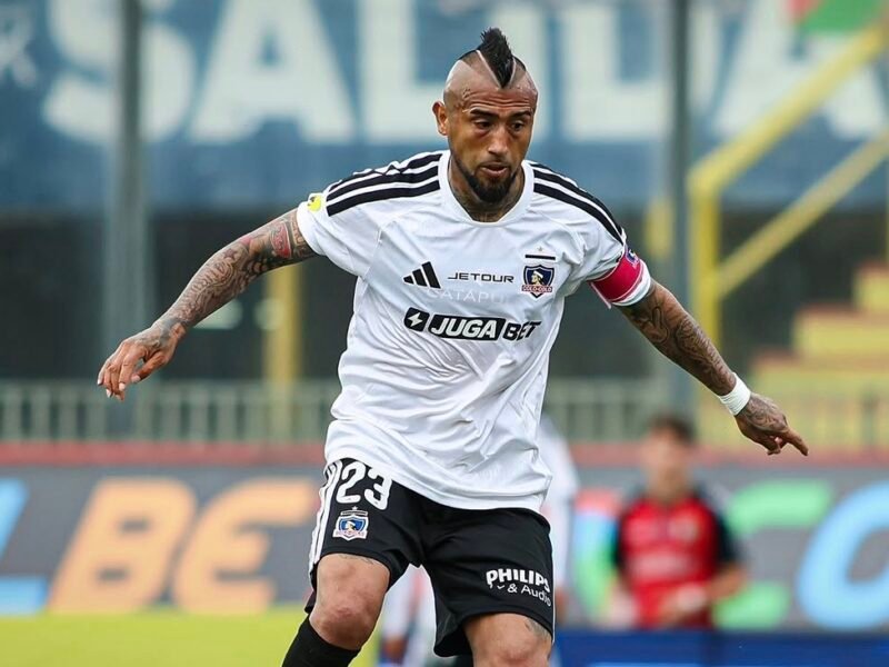 “Es irrespetuoso”: Esteban Paredes criticó la demora en la renovación de Arturo Vidal en Colo Colo