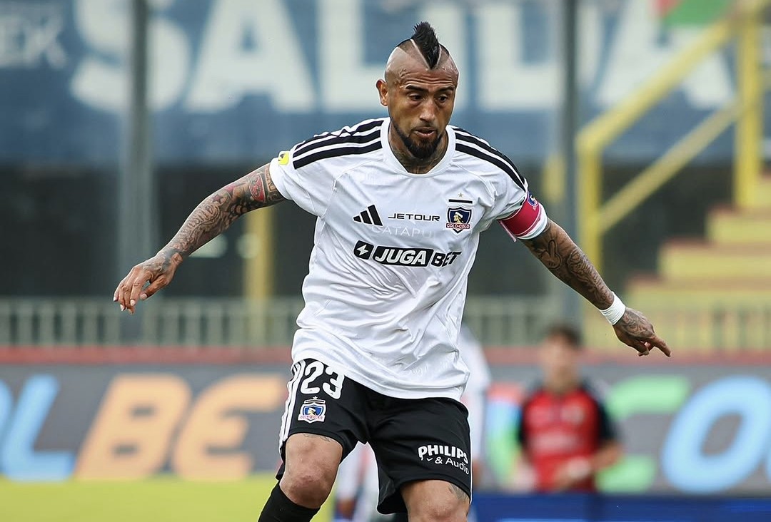 “Es irrespetuoso”: Esteban Paredes criticó la demora en la renovación de Arturo Vidal en Colo Colo