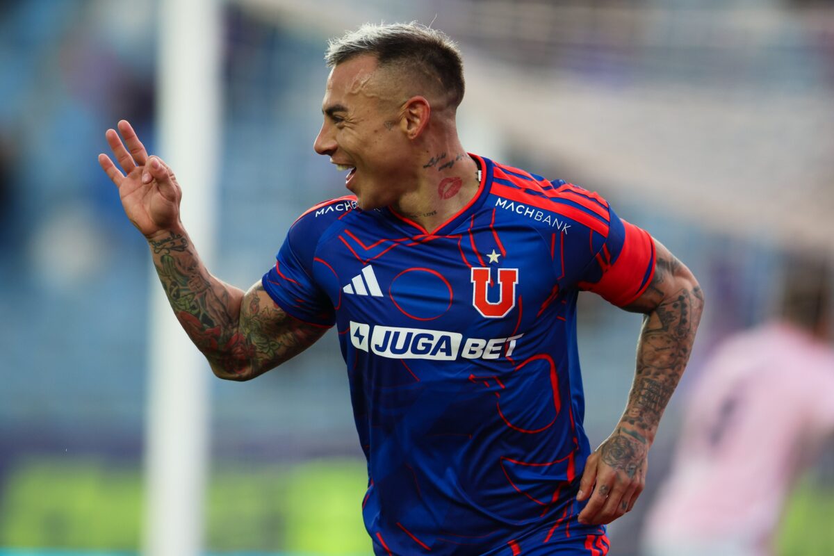 Con triplete de Edu Vargas: La U goleó a Everton y sigue a la caza de Colo Colo